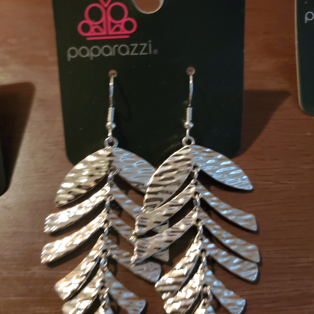 Paparazzi Silver Leaf Earrings